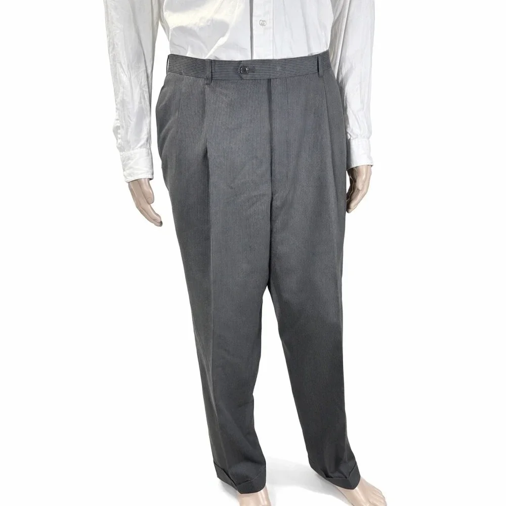 Jones New York 2 Piece Suit Men's Size 42L Pants 36X33 Gray Pinstriped 100% Wool